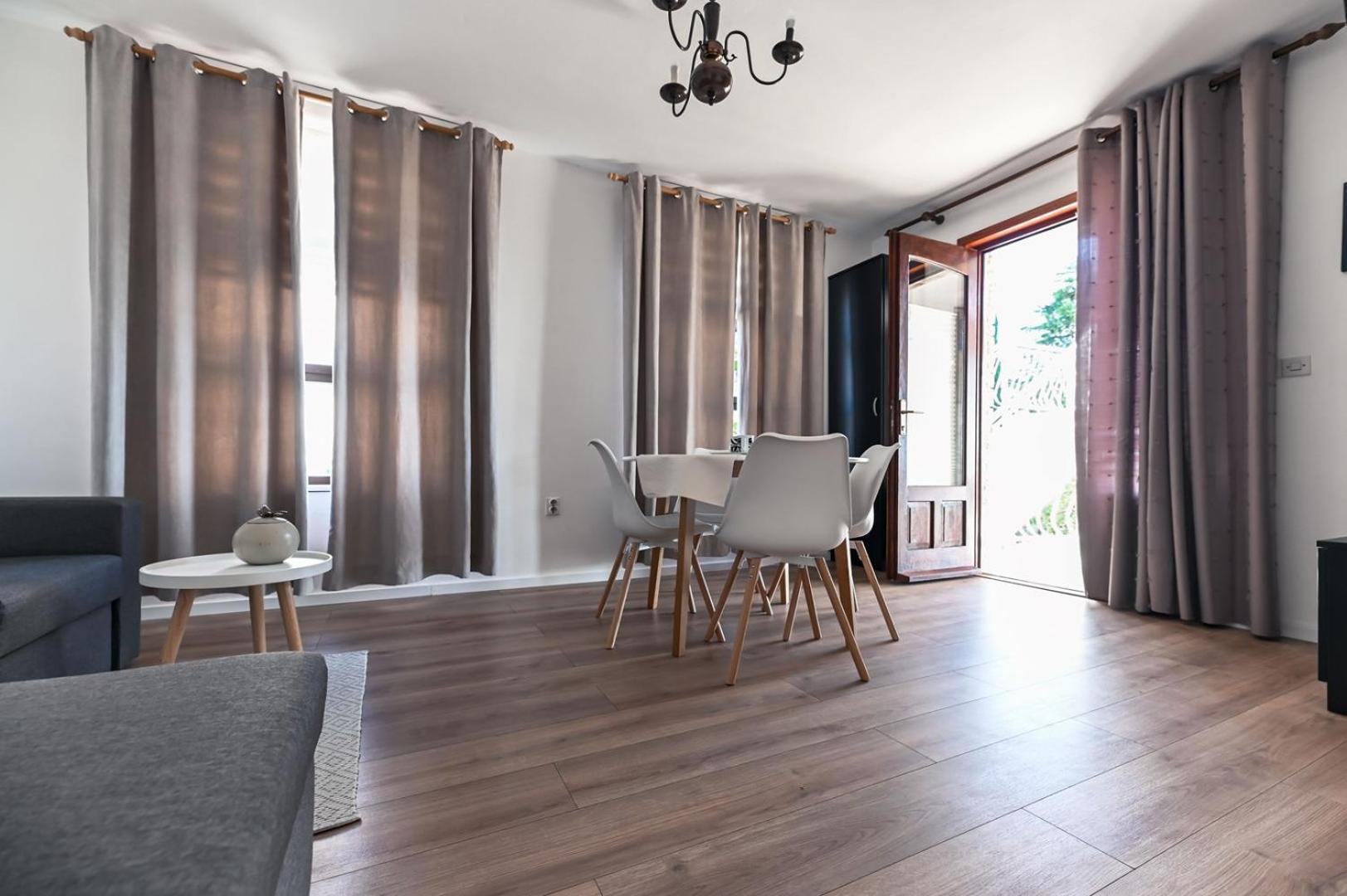 Apartment Rajna Biograd Na Moru Exteriör bild