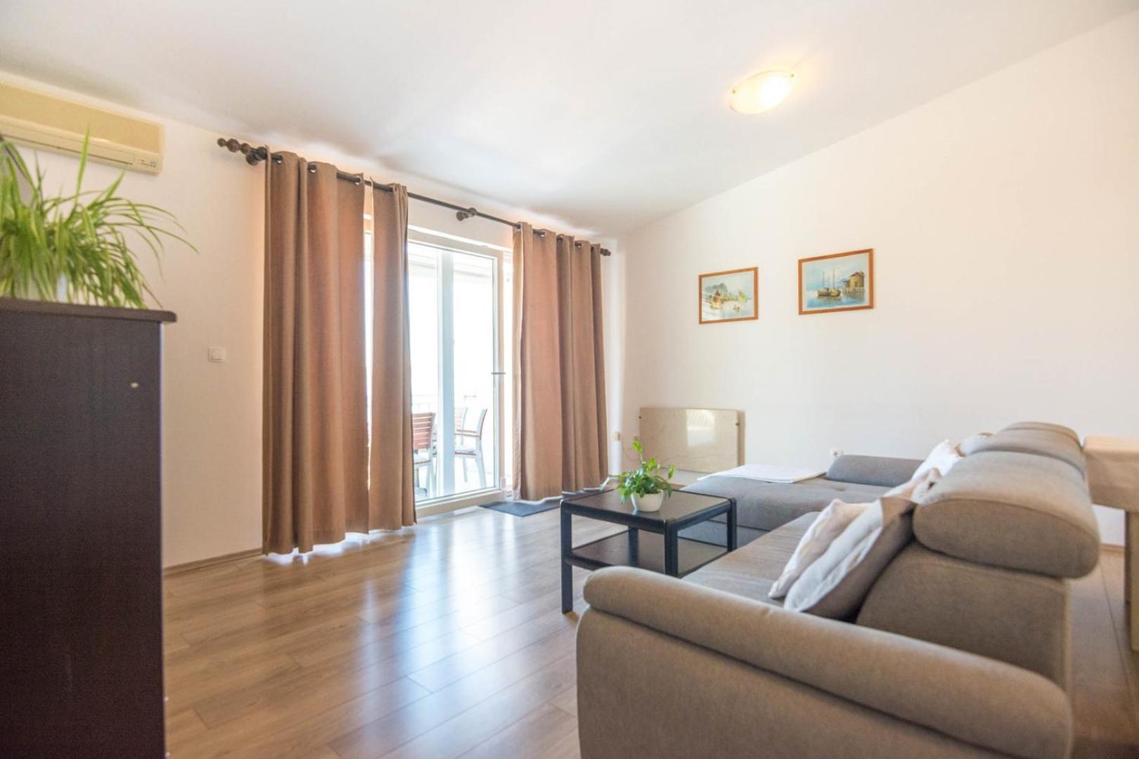 Apartment Rajna Biograd Na Moru Exteriör bild